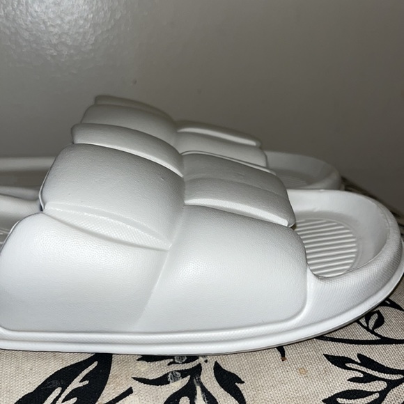 EVA Foam Lite Slide Brick Pattern Bone White New - Picture 2 of 14